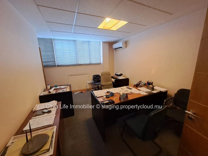 Office - 377 m²