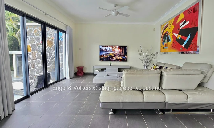 Exceptional 4-Bedroom Villa on a large Landscaped Garden