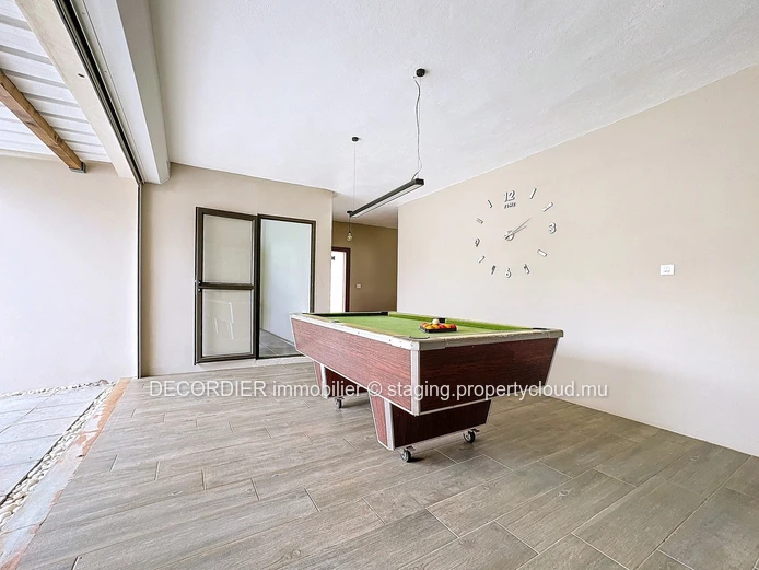 Large modern house with swimming pool and a large garden