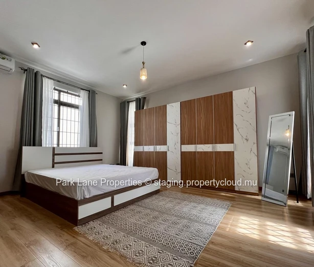 Duplex contemporain à Quatre Bornes – Calme, confort et luminosité