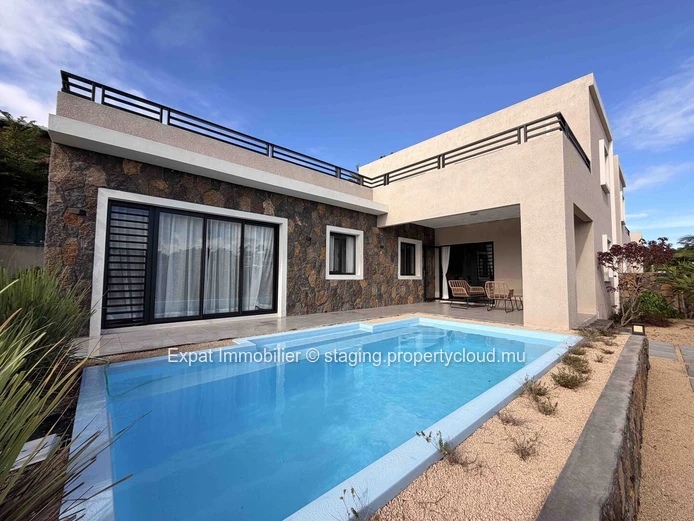 Villa neuve 3 chambres avec piscine privative à louer – Calodyne