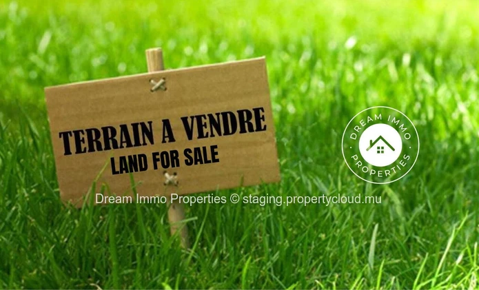 Terrain Residentiel De 725 M2 Entre Montagne & Mer A Flic En Flac – Ile Maurice