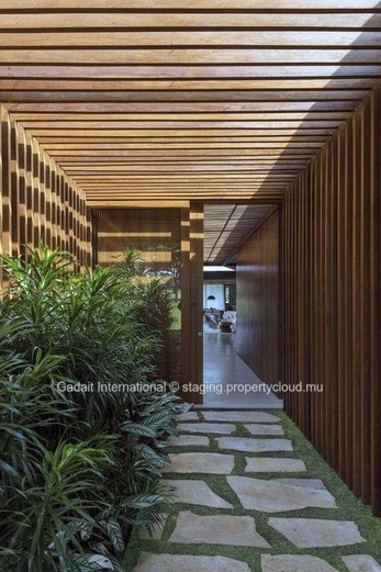 Villa I7: a 560.7 m² contemporary oasis in the heart of the Anahita resort