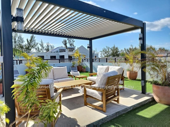 Unique Penthouse | 295m2 private rooftop | 75m from the beach