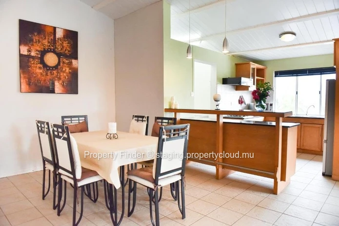 Estate Villa with Airbnb Guest Suites, Squash Courts & Sea Views - For sale - Tamarin