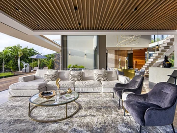 5 Bedroom Villa