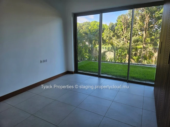 Appartement G+2 à Vendre à Pointe Aux Cannoniers – Rez-de-Chaussée Luxueux avec Accès Jardin