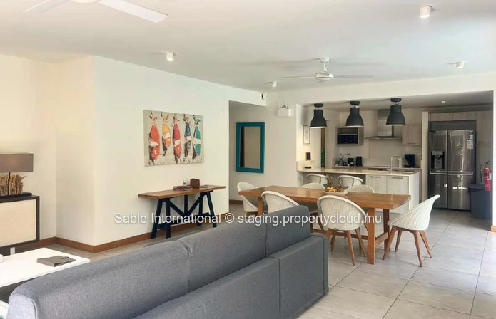 Villa PDS 181m², 3 chambres, piscine privée, proche bus et golf, meublée, climatisée, lumineuse.  à Rivière Noire.