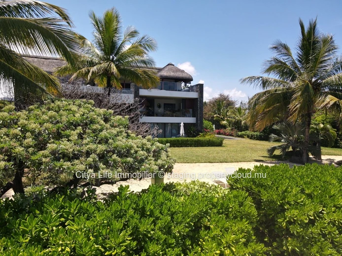 Appartement à vendre à Péreybère, 300m², 3 chambres, bureau, piscine commune, vue mer, prix 2,4M €. Accessible aux ét...
