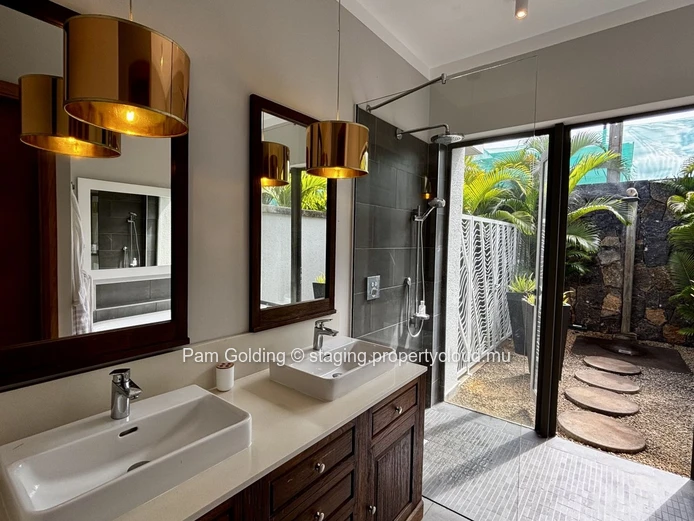 Single-Storey Villa for Sale in Royal Park Balaclava – 3-Bedroom Home