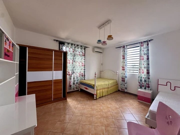 6 Bedroom House