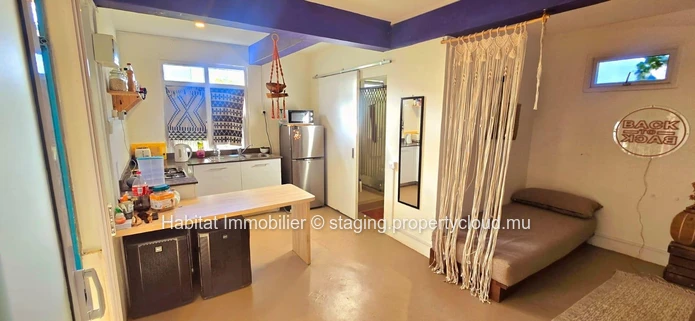 Discover this spacious furnished and equipped house of 350 m², on a plot of 233 toises (20 perches), just a few minut...