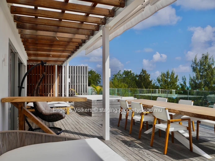Beachfront Penthouse with Panoramic Sea Views