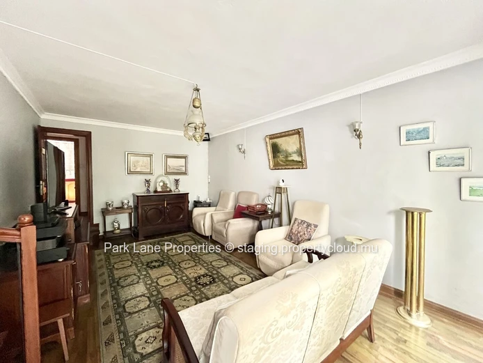 Emplacement de choix à Floreal : Maison polyvalente de 3 chambres avec potentiel d'Investissement
