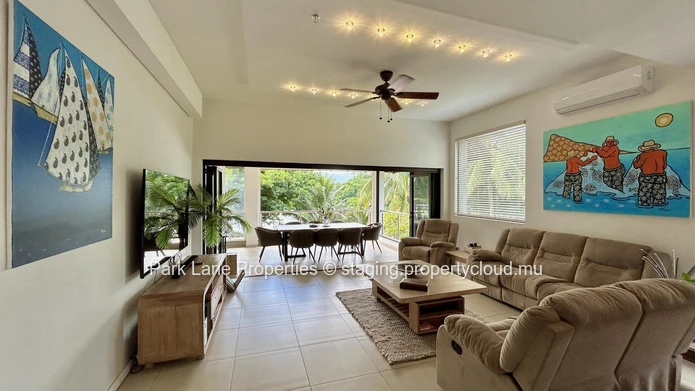 Unique 4-Bedroom Villa steps from Tamarin Beach
