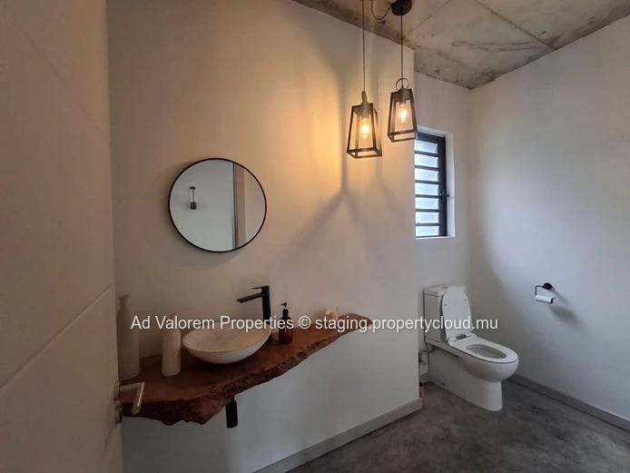 Spacious House for Rent in Constance – Large Plot, Pool & Lush Green Surroundings