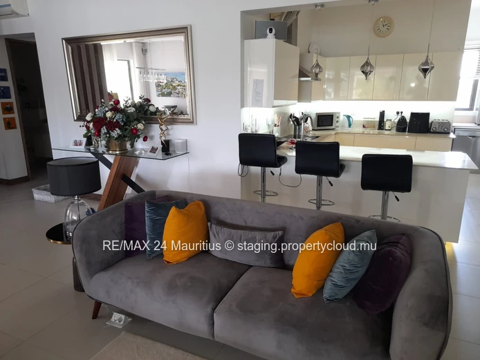 Stunning 3-Bedroom Residence with Private Pool, Jacuzzi, and Direct Beach