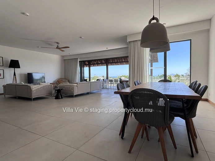 Grand Gaube - Spacious 3-bedroom penthouse with en-suite bathrooms, office, swimming pool, and sea views