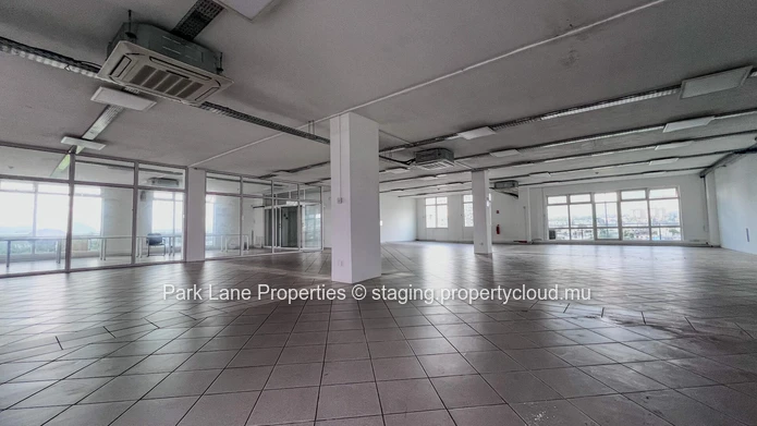 Ideal Office Space in the Heart of a Vibrant District 