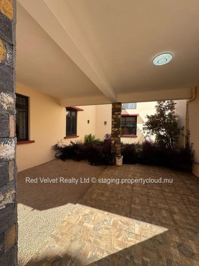 FOR SALE: Spacious 4-Bedroom House in Vacoas – Rs 25M