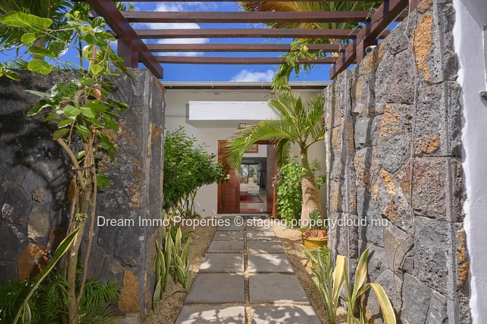 Luxurious 4-Bedroom Villa Near The Sea & Amenities In Grand Baie – Mauritius