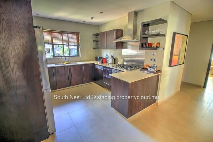 Luxury 3 bedroom apartment in a prestigious estate.