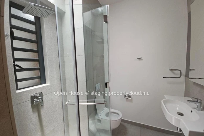 Luxurious Penthouse with Stunning Views in Belle Vue Harel - 508m² Living Space, Communal Pool, and More! Rs 75M