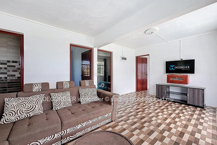 176 sqm Home Ideally Located in Sottise