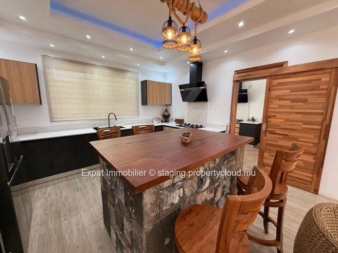 5-bedroom family villa + study for rent – Pointe aux Canonniers, Coastal Road