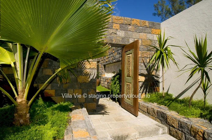  Pointe aux Canonniers : Luxury 4-Bedroom Villa with Sea View and Access