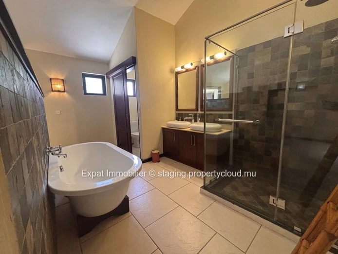 Stunning Villa With Tree-Lined Garden, Slate Swimming Pool And Outbuilding In Péreybère