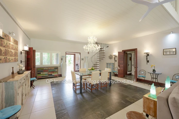 Luxury Villas with Private Pool and Sea Access in Albion - 270m² Living Area - 1.719m² Land - Fully Furnished - €1.6M