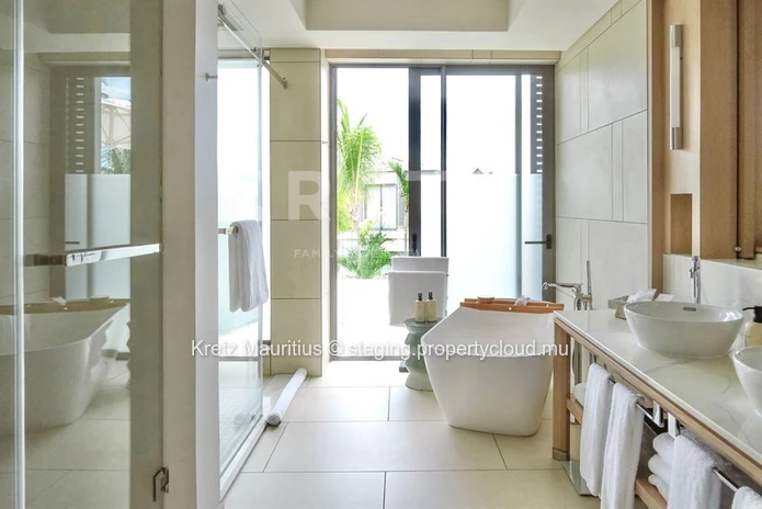 Exclusive – Contemporary villa in the heart of a 5* hotel estate (Sole Mandate)