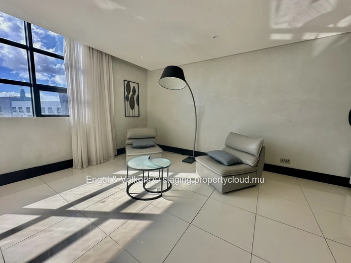 Stylish Top-Floor 3-Bedroom Apartment in La Croisette with Rooftop Pool Access