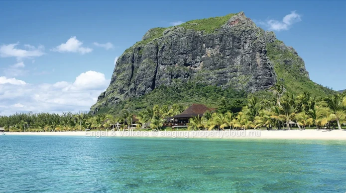 Luxurious Oceanfront Penthouse in Black River, Mauritius