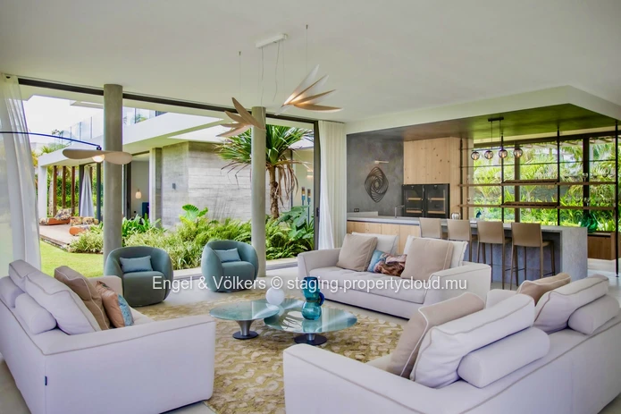 Refined Tropical Living in a Prestigious Golf Estate