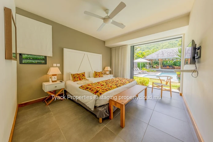 Luxury 4-Bedroom Villa with Concierge Services and Mountain Views – Rivière Noire