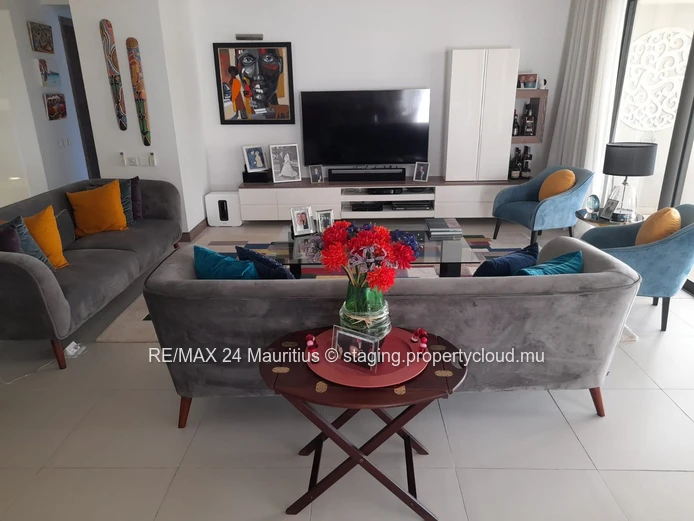 Stunning 3-Bedroom Residence with Private Pool, Jacuzzi, and Direct Beach