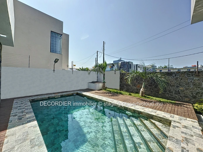 140 m² house with swimming pool