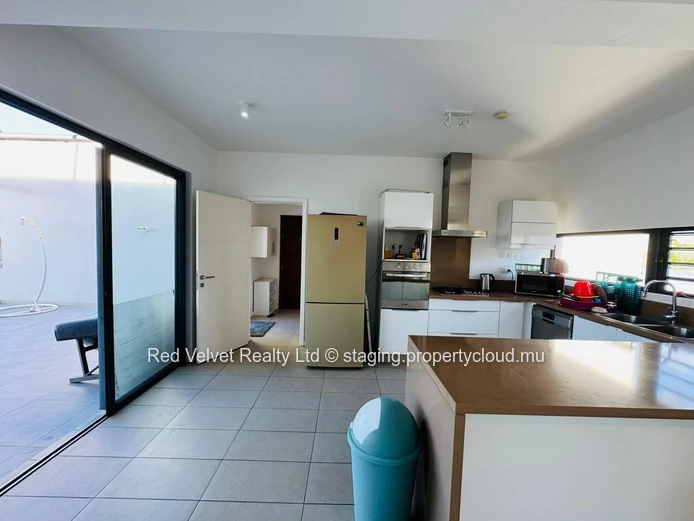 Penthouse meublé à louer à Rivière Noire - Black River, 230m², 3 chambres, services et aménités inclus, vue sur mer. ...