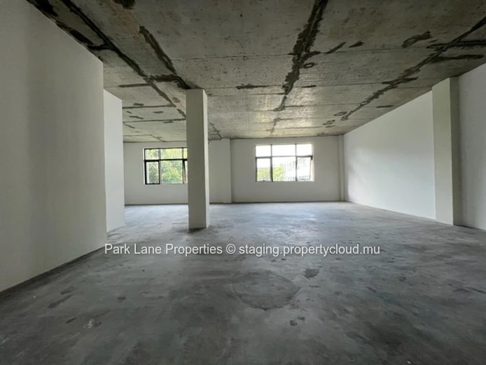 Espace de bureau moderne dans un complexe commercial récemment construit à Moka