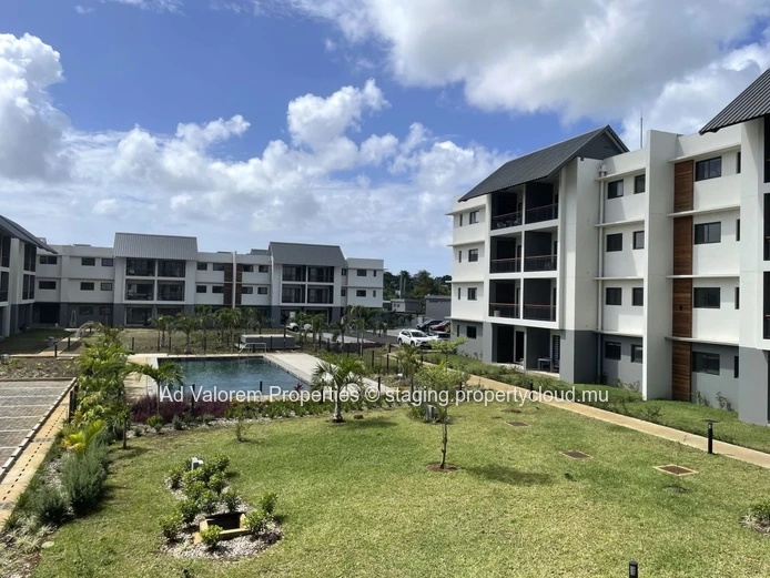 New 2-bedroom apartment with swimming pool – Secure residence in Beau Plan Smart City