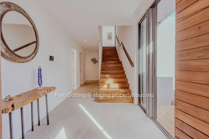 Vivez l'expérience d'être propriétaire de votre propre maison avec vue sur la mer. (Mandat exclusif)