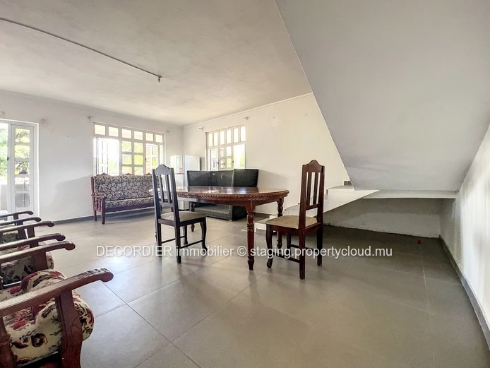 Large house composed of 4 apartments (Sole Mandate)