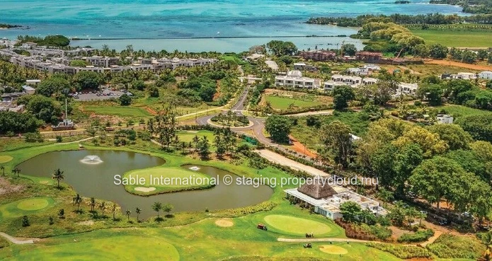 Maison 3 ch, piscine, jardin, veranda, proche écoles et commerces à Poste Lafayette, 256m²