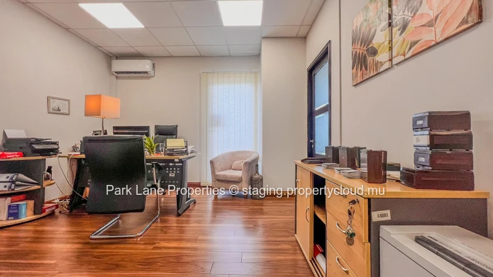 Experience Excellence: Your Panoramic Office in Ebene!