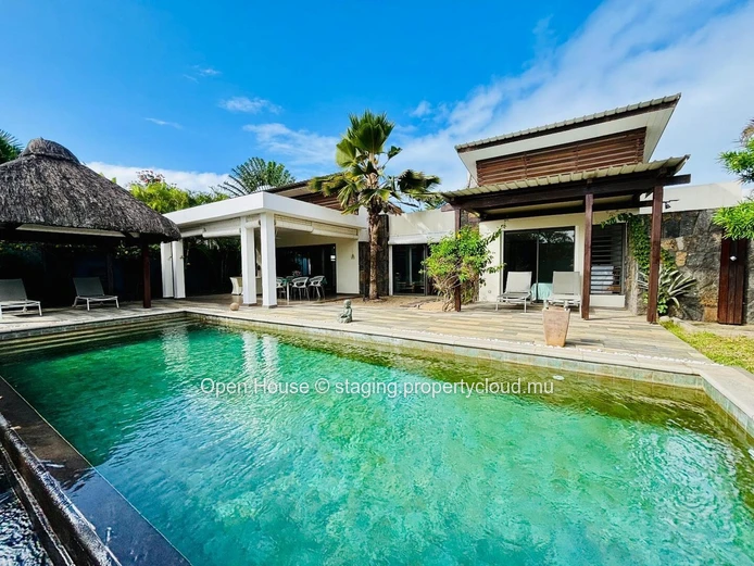 RES VILLA for sale in Grand Baie# Exclusive estate # 3 bedrooms, 2 en suite, private pool. Accessible to foreigners.