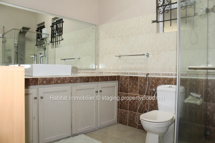 FOR SALE - Unfurnished single storey house of 464 m2 in Gentilly in Moka.
