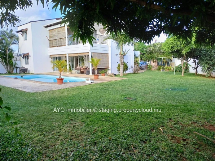 Exceptional offer - Beautiful 4 bedrooms house with garden and pool in Pereybere