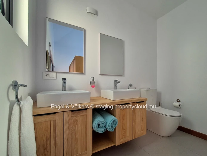 Contemporary 3 bedroom Villa for long term rent in Tamarin
